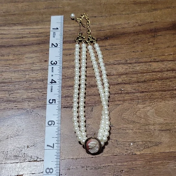 Vintage Pearl Cameo Choker - Picture 4 of 4